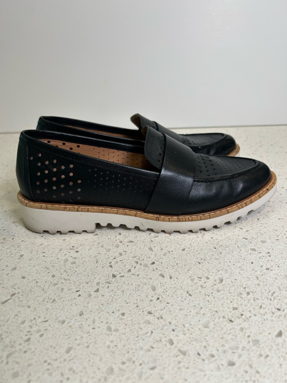 Halogen Emily Leather Perforated Classic  Loafer‎ Size 7.5 - Picture 2 of 9